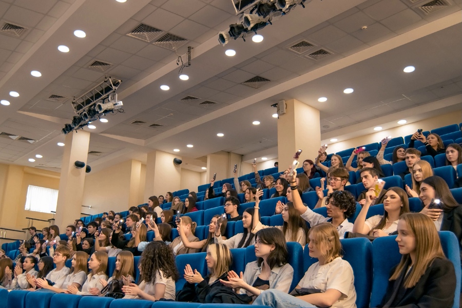 pervokursniki-fmo-proshli-posvyashchenie-v-studenty-fmo-ncfu-ru-02.jpg