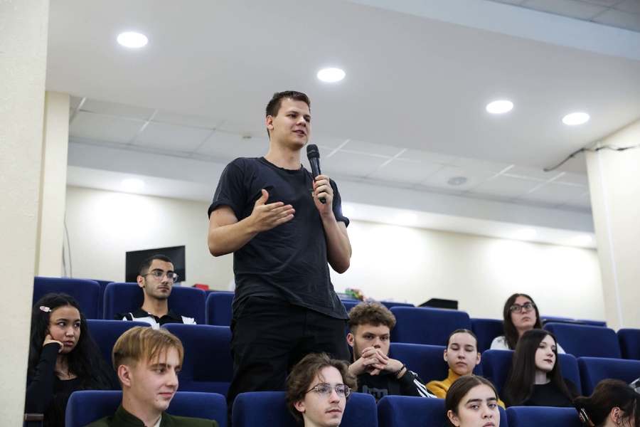 na-fmo-proshla-lekciya-v-ramkah-proekta-Rossiya-i-Kitaj-kapital-budushchego-fmo-ncfu-ru-02.jpg