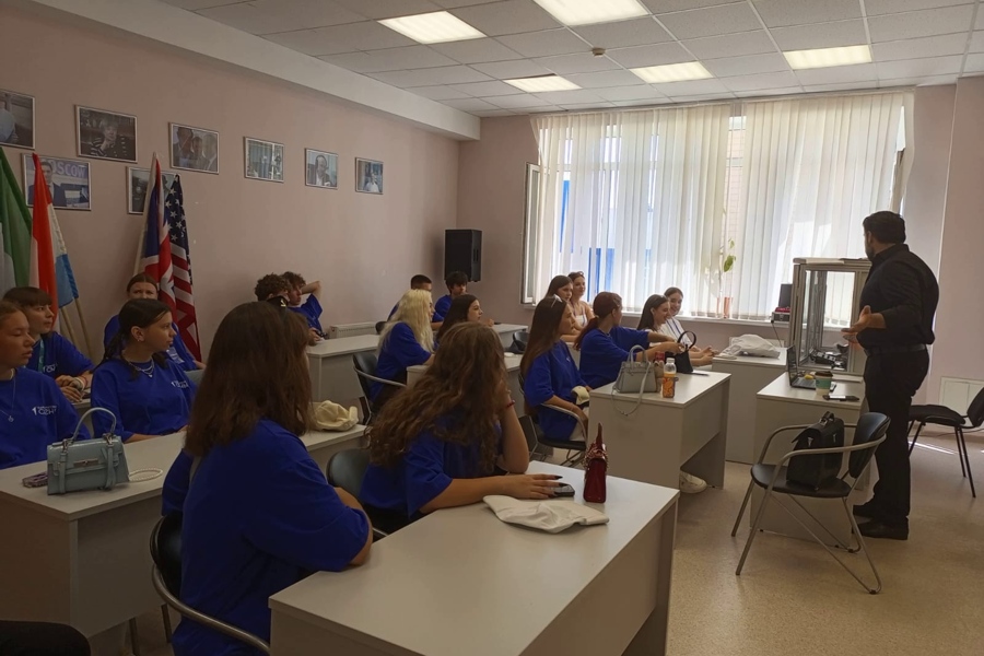 fmo-pomogaet-shkolnikam-opredelitsya-s-budushchej-professiej-v-ramkah-proekta-universitetskie smeny-fmo-ncfu-ru-01.jpg fmo-pomogaet-shkolnikam-opredelitsya-s-budushchej-professiej-v-ramkah-proekta-universitetskie smeny-fmo-ncfu-ru-01.jpg