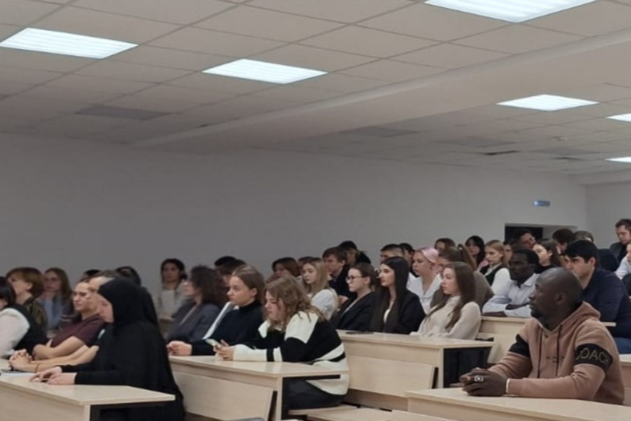 studenty_fakulteta_mezhdunarodnyh_ otnoshenij_vstretilis_s_predstavitelem_rpcz_ncfu_04.jpg