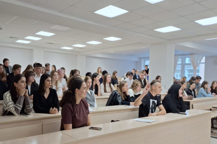 studenty_fakulteta_mezhdunarodnyh_ otnoshenij_vstretilis_s_predstavitelem_rpcz_ncfu_05.jpg